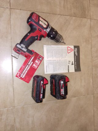 Taladro Percutor Milwaukee a Batería