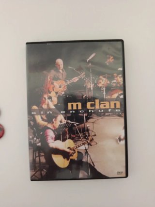 DVD M Clan Sin enchufe + chapas de regalo