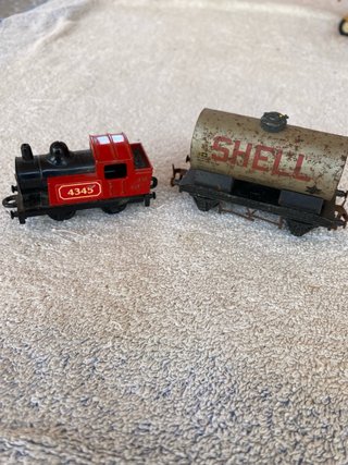 Locomotora y vagón cisterna Shell