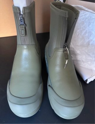 Stivaletti UGG color verde oliva