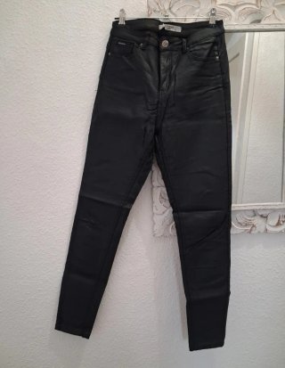 Pantalón pitillo encerado negro Talla M