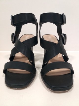 Sandalias Negras con Tiras