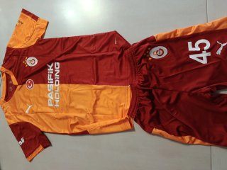 Conjunto camiseta y pantalón Puma talla 28
