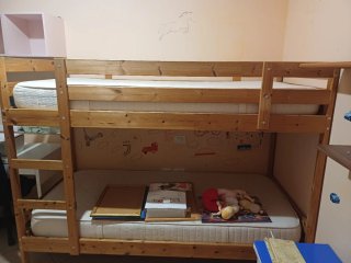 Letto a castello in legno piu altri mobili