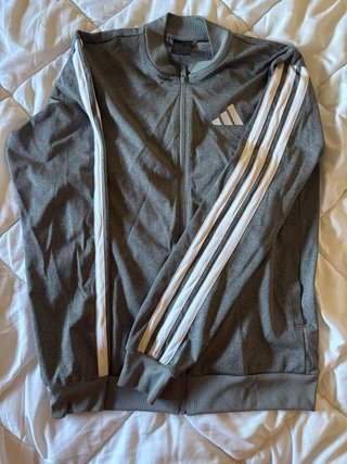 Sudadera Adidas Gris con Rayas Blancas