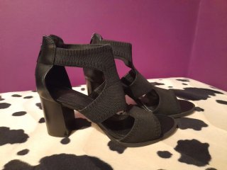 Sandalias Negras de Tacón