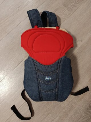 Mochila Portabebés Chicco Denim y Roja