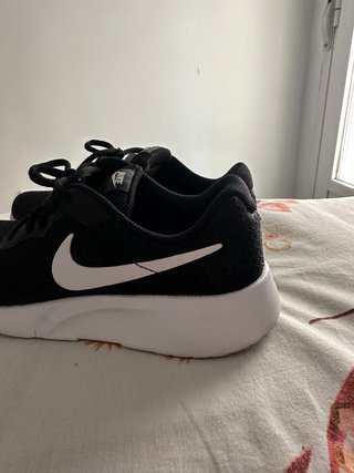 Nike Tanjun niño negro/blanco