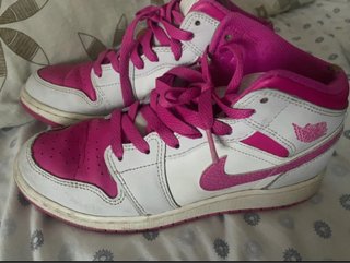 Zapatillas Nike Jordan Rosas y Blancas
