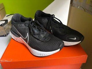 Zapatillas Nike Negras  Renew Run 1