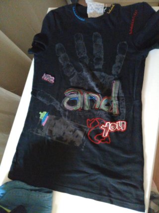Camiseta Negra con Estampado