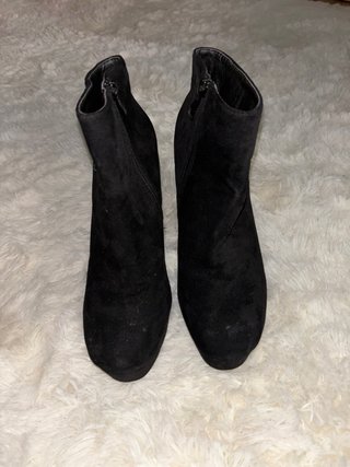 Botines de Ante Negro con Tacón Ancho y Plataforma