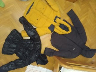 2  ABRIGOS  NIÑOS MAS  CHAQUETA M