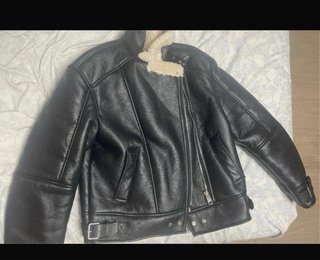 Chaqueta de cuero negra estilo aviador