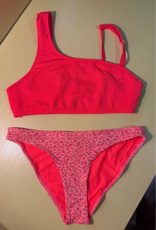Bikini naranja y rosa