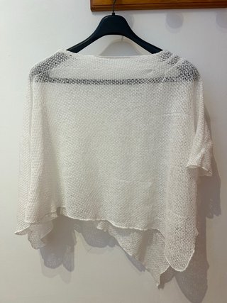 Poncho Blanco Asimétrico
