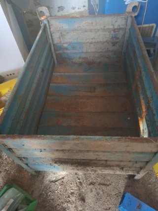 Cajón de hierro azul
