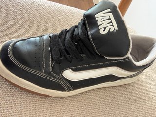 Zapatillas Vans de cuero negro y blanco