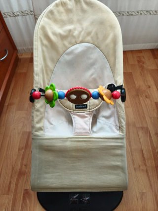 Hamaca BabyBjörn con juguete