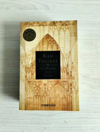 LOS PILARES DE LA TIERRA (Ken Follett)