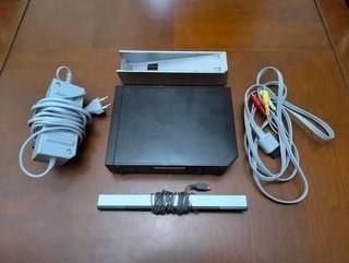 Wii Negra + Soporte + Cables