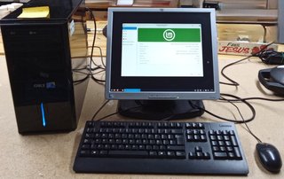 PC Sobremesa OKI con Monitor, Teclado y Ratón