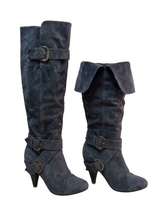 Botas altas grises con hebillas