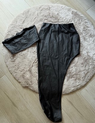 Conjunto piel corto negro