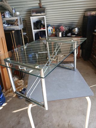 Mesa de centro de cristal y metal
