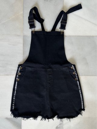 Peto negro con falda Noon detalles plateados M