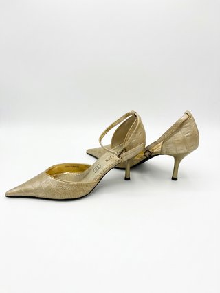 Zapatos de tacón SES dorados