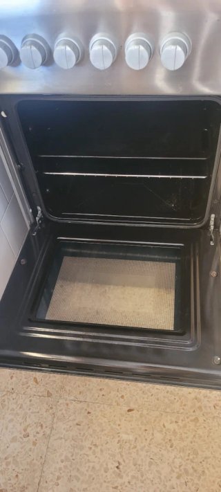 Cocina de Gas Butano y Horno Eléctrico
