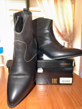 Botines de Piel Guess Talla 39 Negros