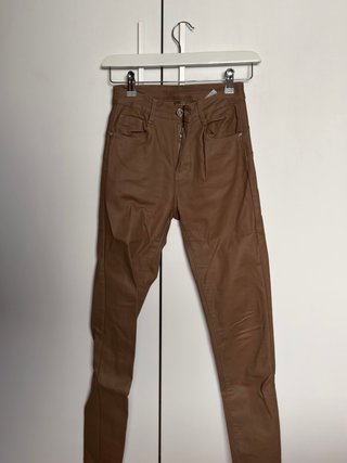 Pantalones de cuero marrón