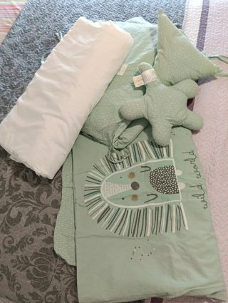 Set de Colcha y Protectores de Cuna