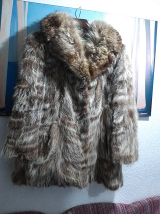 Elegante abrigo de piel