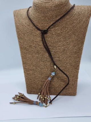 Collar con flecos y abalorios