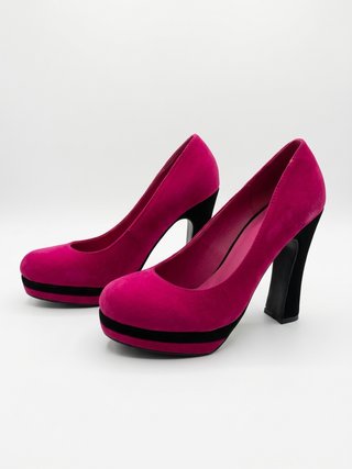 Zapatos de tacón rosa y negro