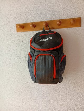 Mochila BASIC-FIT gris y roja