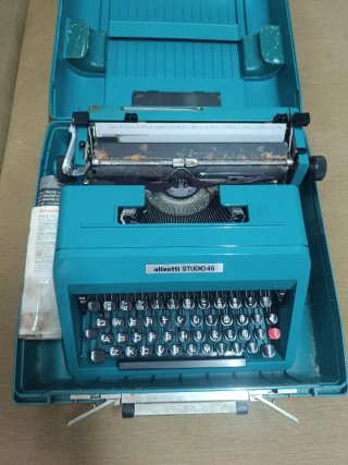 Máquina de escribir Olivetti Studio 45