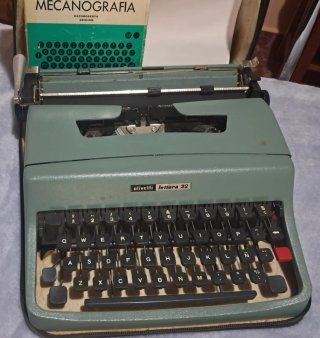 Máquina de escribir Olivetti Lettera 32
