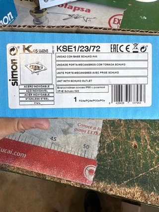 Simon KSE1/23/72 Base Schuko K45 Nuevo sin uso