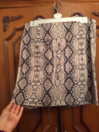 Falda con estampado de serpiente