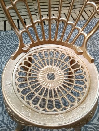 Silla de Hierro Forjado Dorada