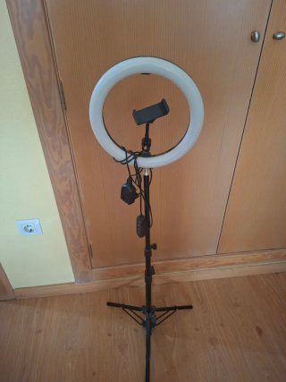 Aro de luz LED con soporte para móvil