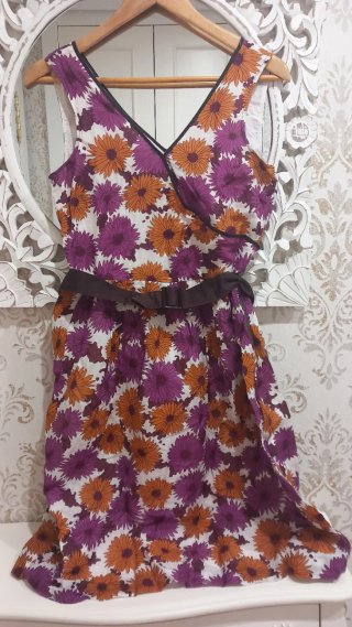 Vestido cortefiel floral morado y naranja