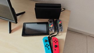 Nintendo Switch con Joy-Cons y Dock