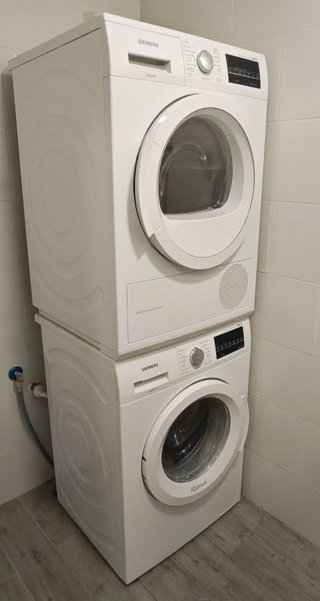 Torre Lavadora y Secadora Siemens iQ500
