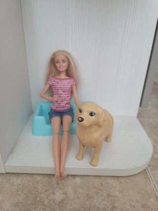 Barbie con Perro y Sofá