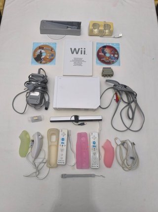 Lote Nintendo Wii Blanca con Accesorios y Juegos